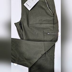 Ladies  Athleta Hybrid Cargo Tight size 12